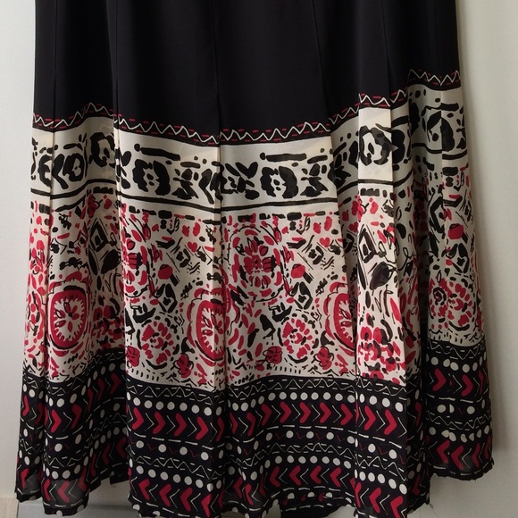 Pleated flowy skirt - Picture 6 of 6